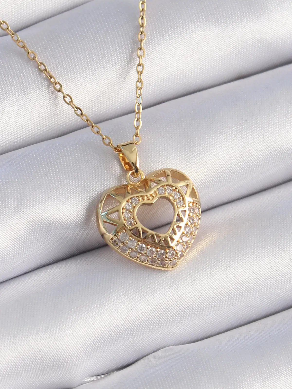 316L Çelik Gold Renk Zirkon Taşlı Kalp Model Vintage Kadın Kolye
