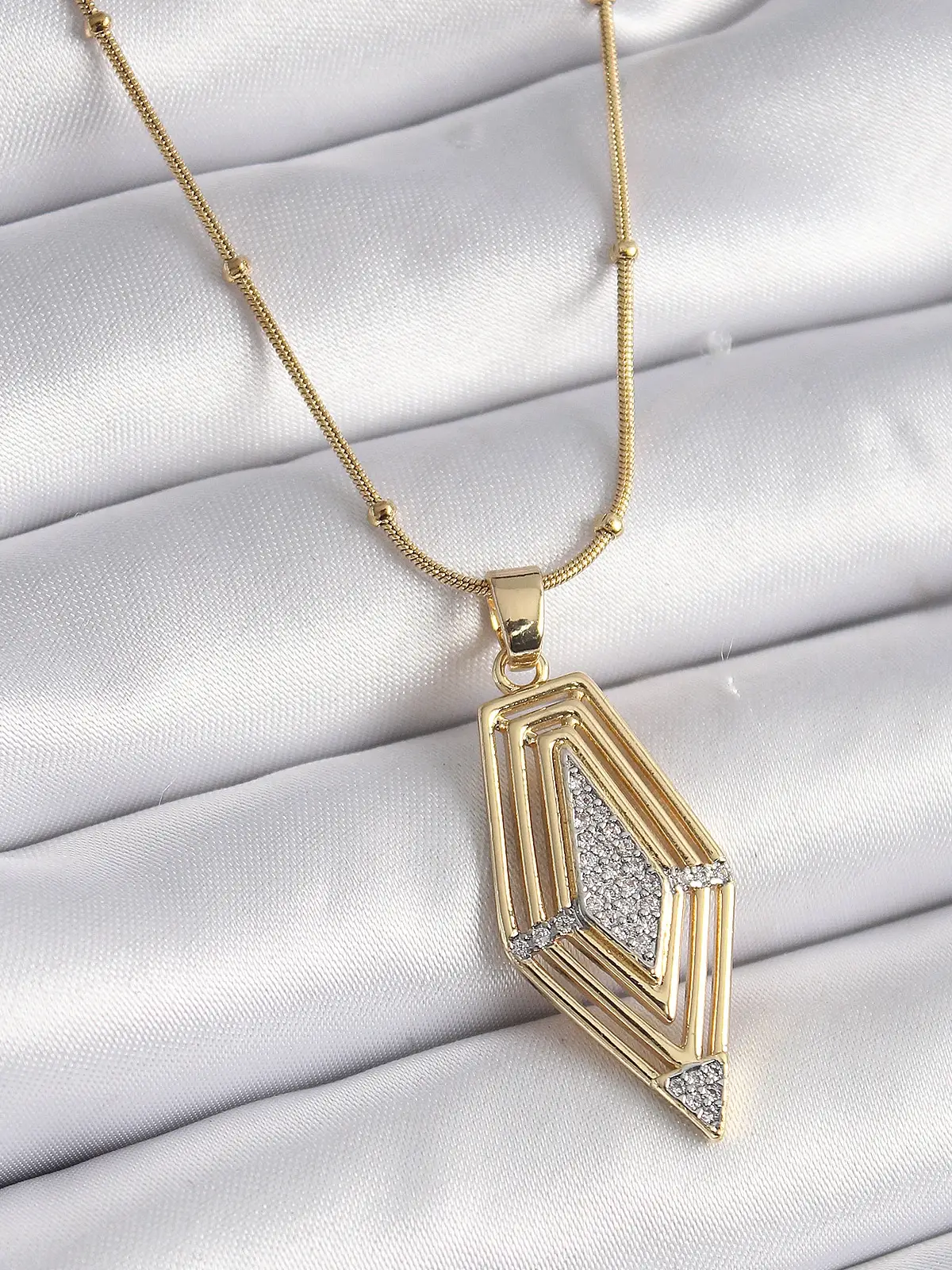 316L Çelik Gold Renk Zirkon Taşlı Vintage Model Kadın Kolye