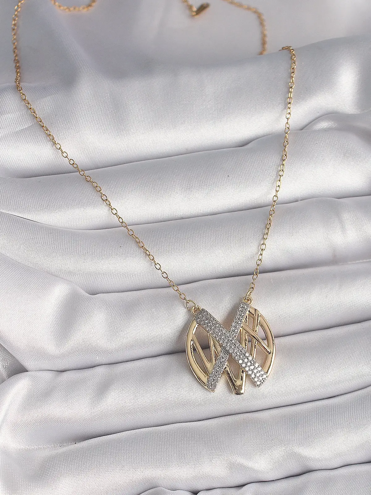 316L Çelik Gold Renk Zirkon Taşlı Vintage Model Kadın Kolye