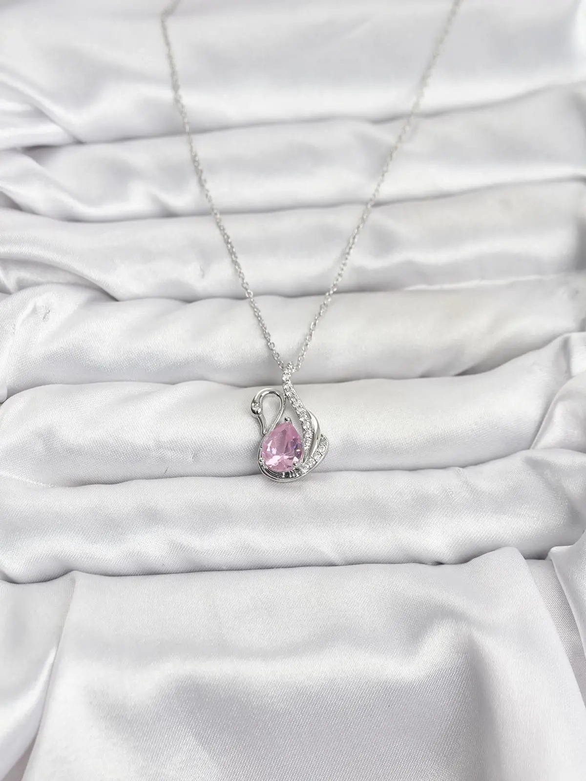 316L Çelik Zincir Gümüş Renk Pembe Kuğu Model Zirkon Taşlı Kadın Kolye
