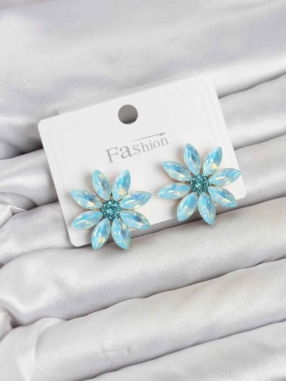 Buz Mavisi Renk Kristal Taşlı Lotus Çiçek Model Kadın Küpe