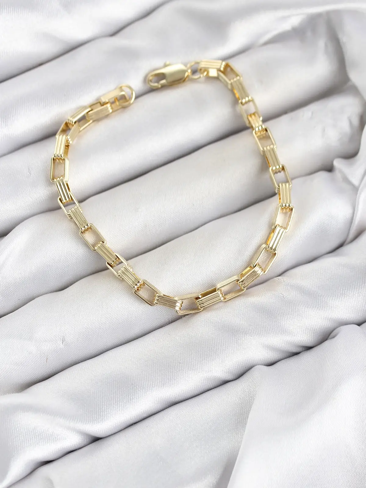 CM Kare Halka Model Gold Renk Pirinç Kadın Bileklik