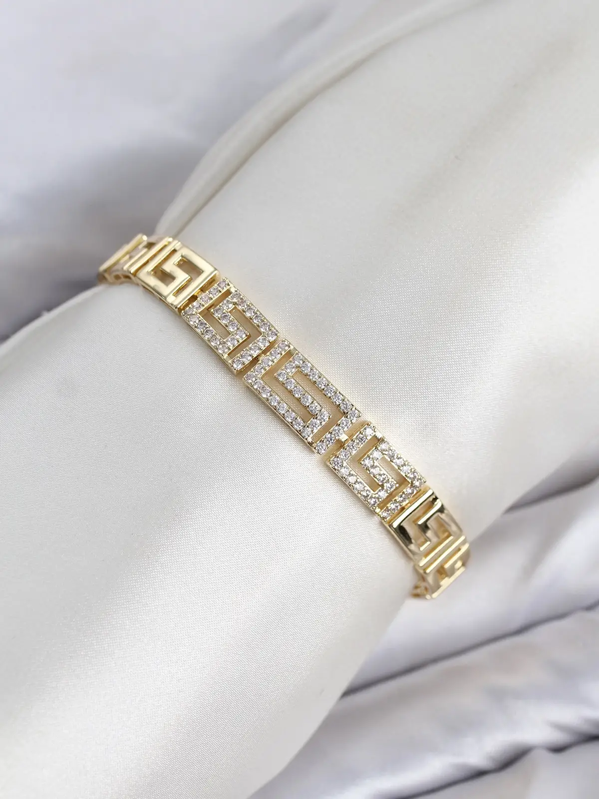 CM Labirent Model Zirkon Taşlı VIP Seri Gold Renk Pirinç Kadın Bileklik