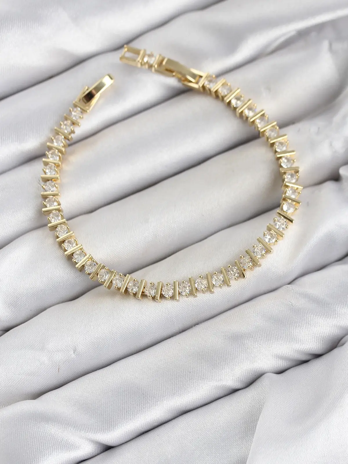 CM Şerit Model Zirkon Taşlı VIP Seri Gold Renk Pirinç Kadın Bileklik