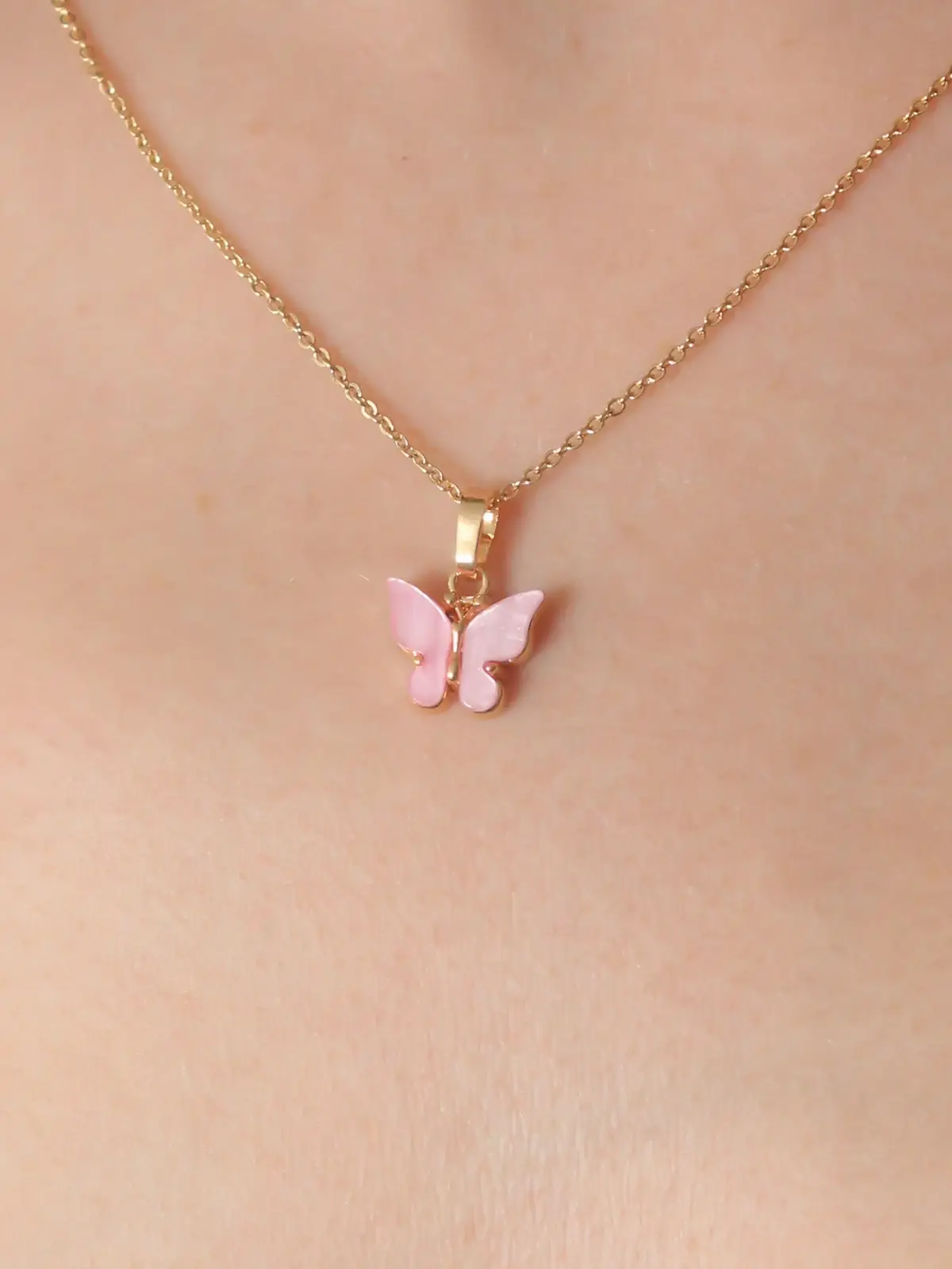 Gold Pembe Renk Kelebek Figür Kadın Kolye