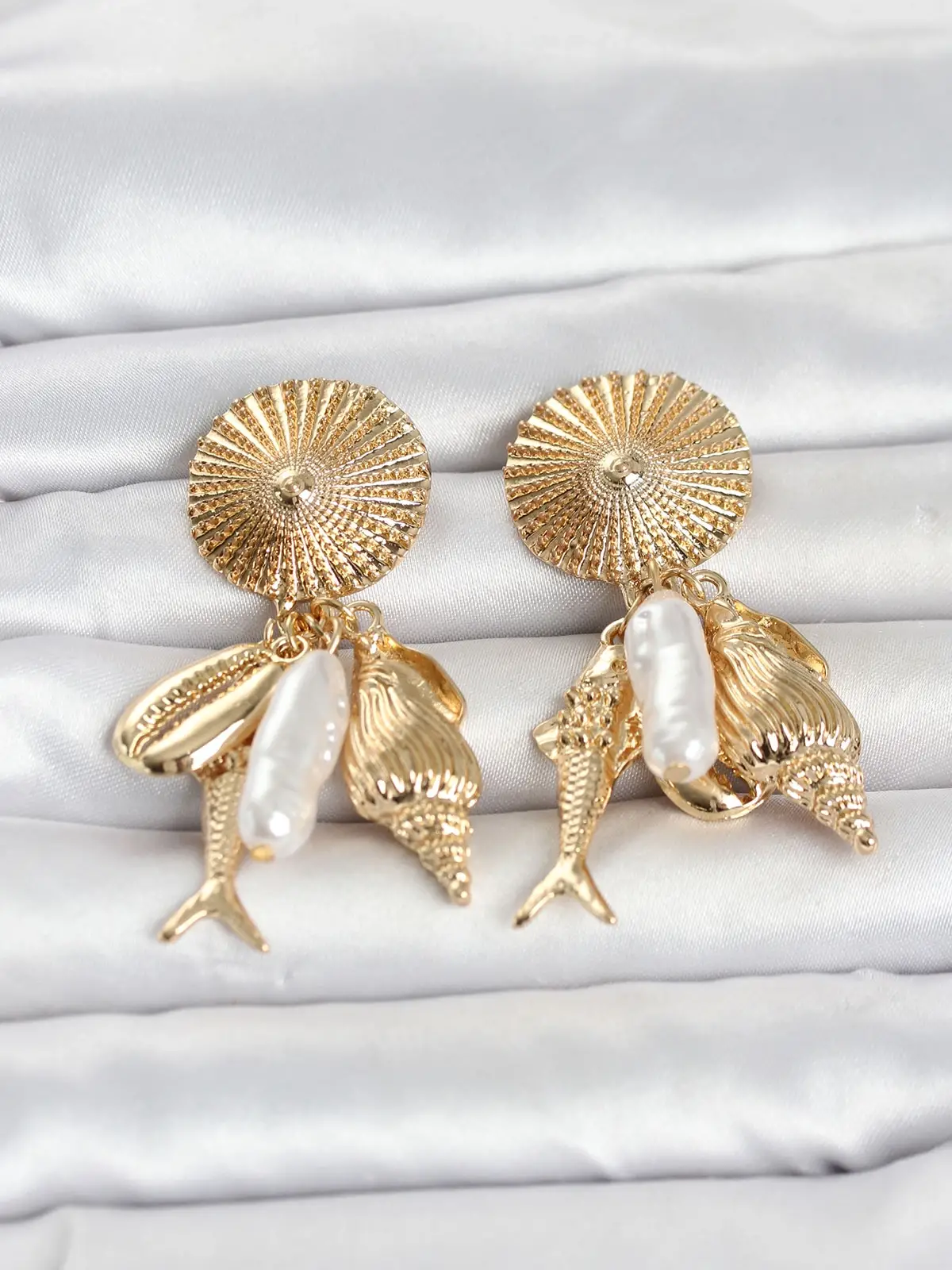 Gold Renk Deniz Temalı Vintage Kadın Küpe