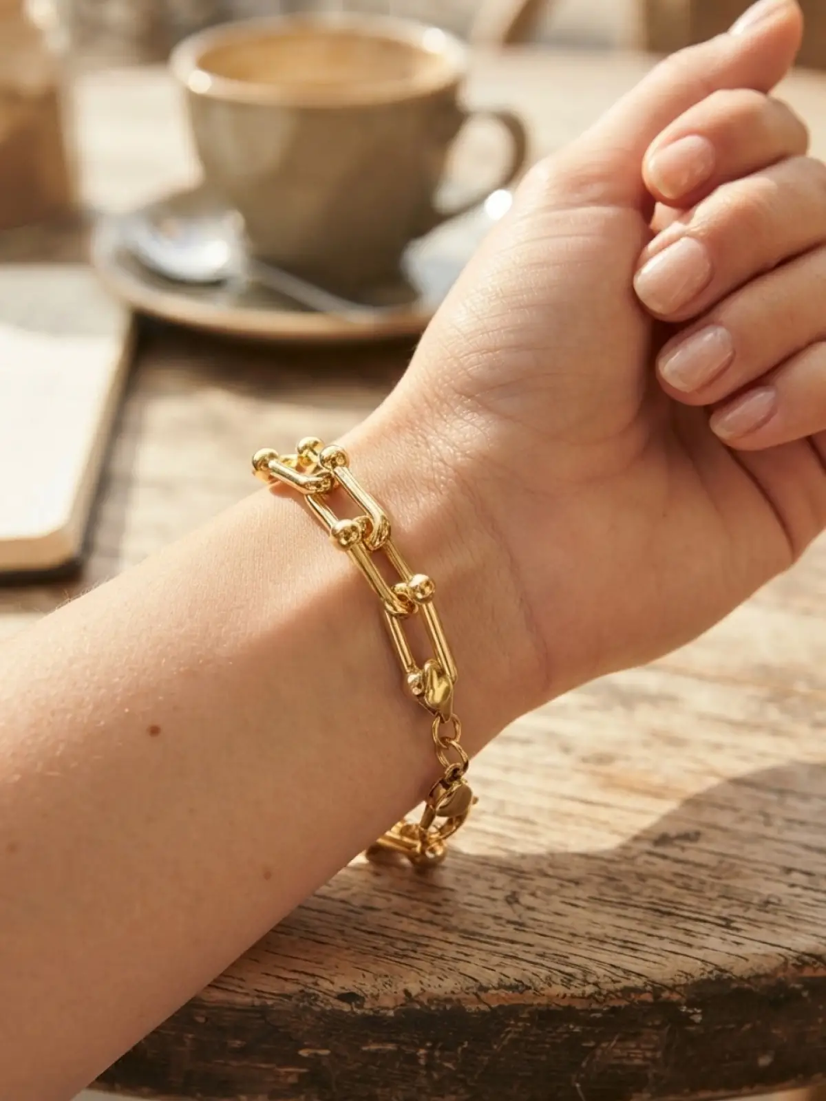 Gold Renk Pirinç Tifani Model Kadın Bileklik