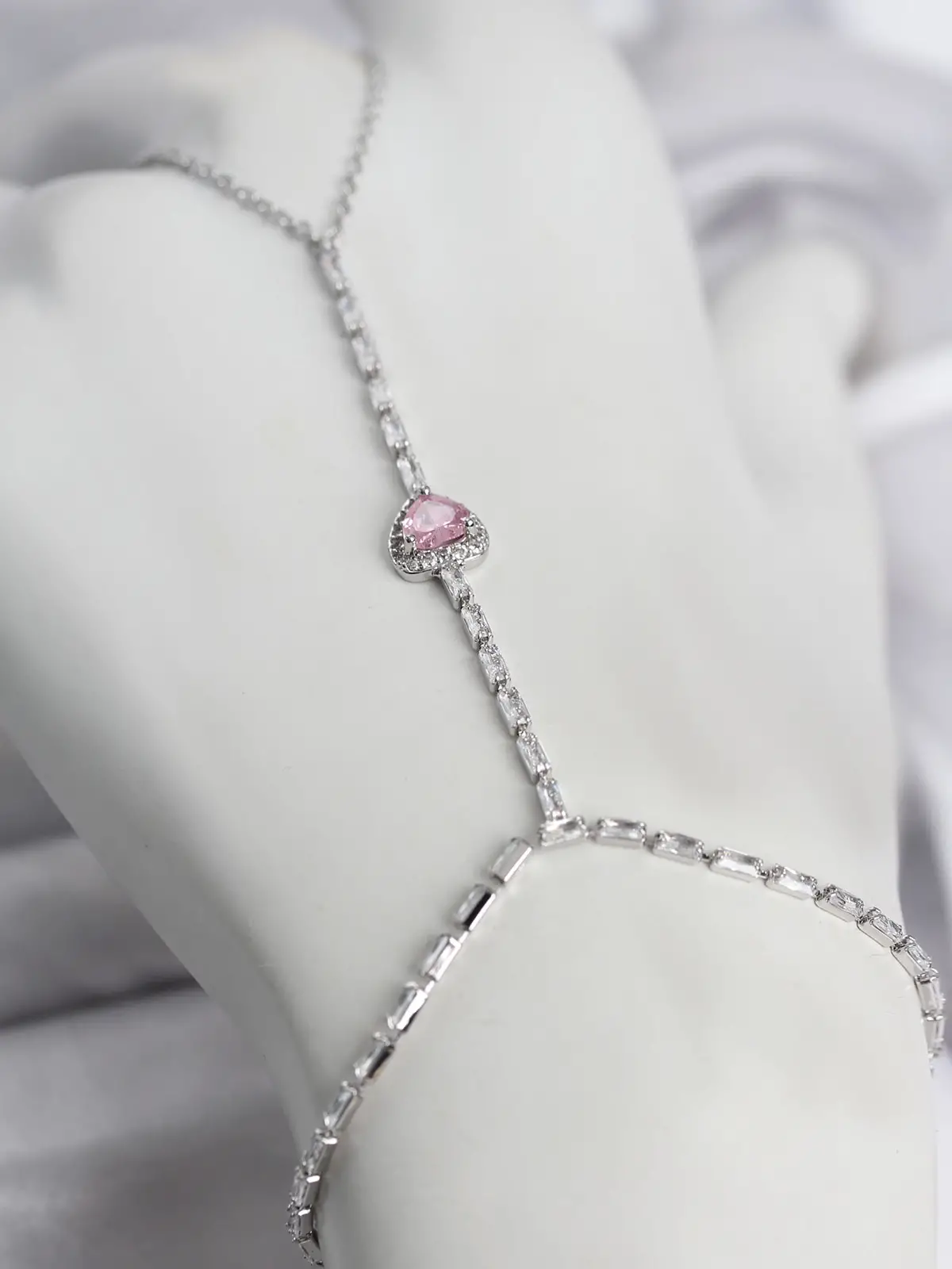Gümüş Renk Pirinç Zirkon Taşlı Pembe Kalp Model Şahmeran