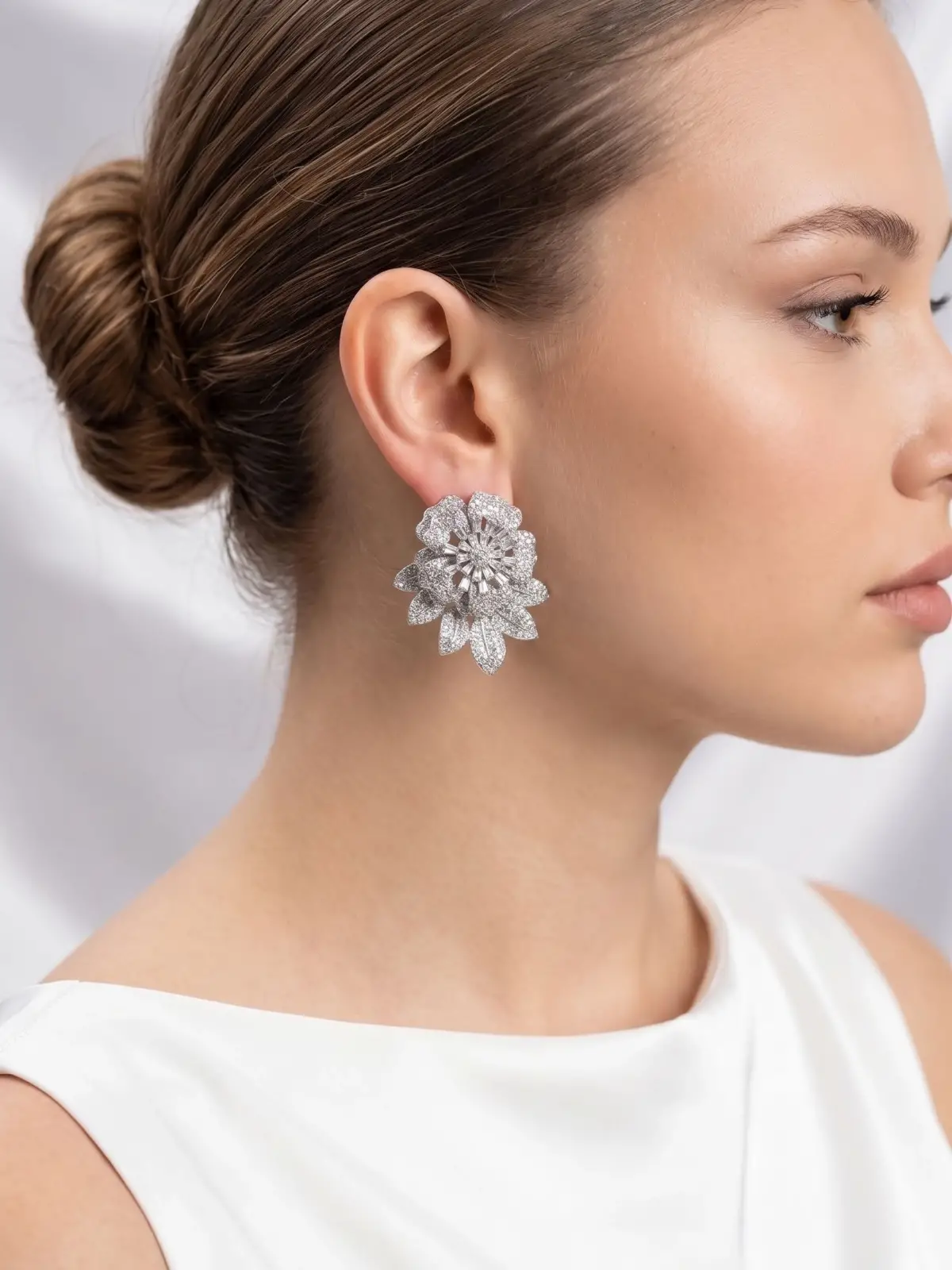 Gümüş Renk Zirkon Taşlı Çiçek Model Kadın Abiye Küpe