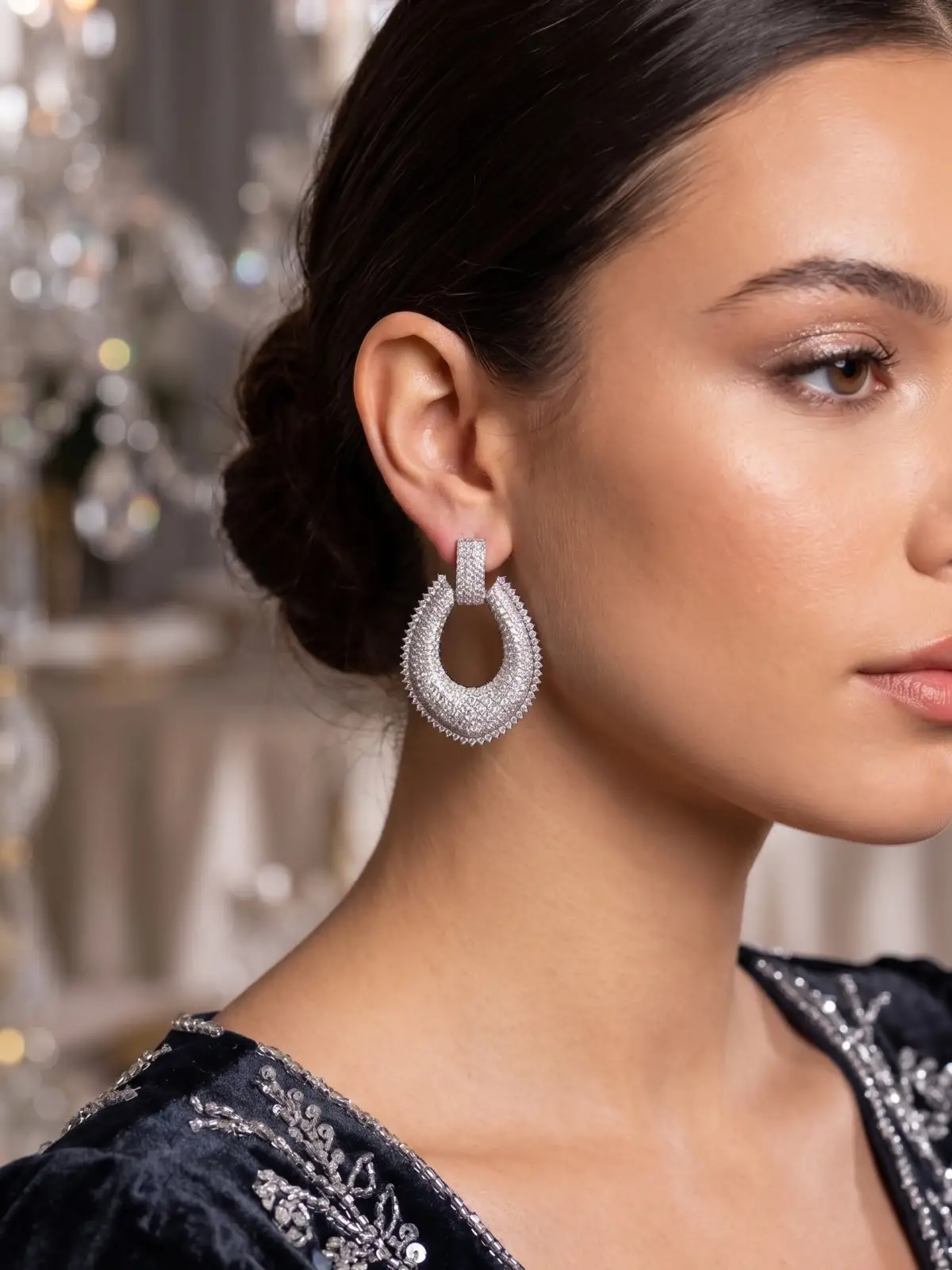 Gümüş Renk Zirkon Taşlı Damla Halka Model Kadın Abiye Küpe
