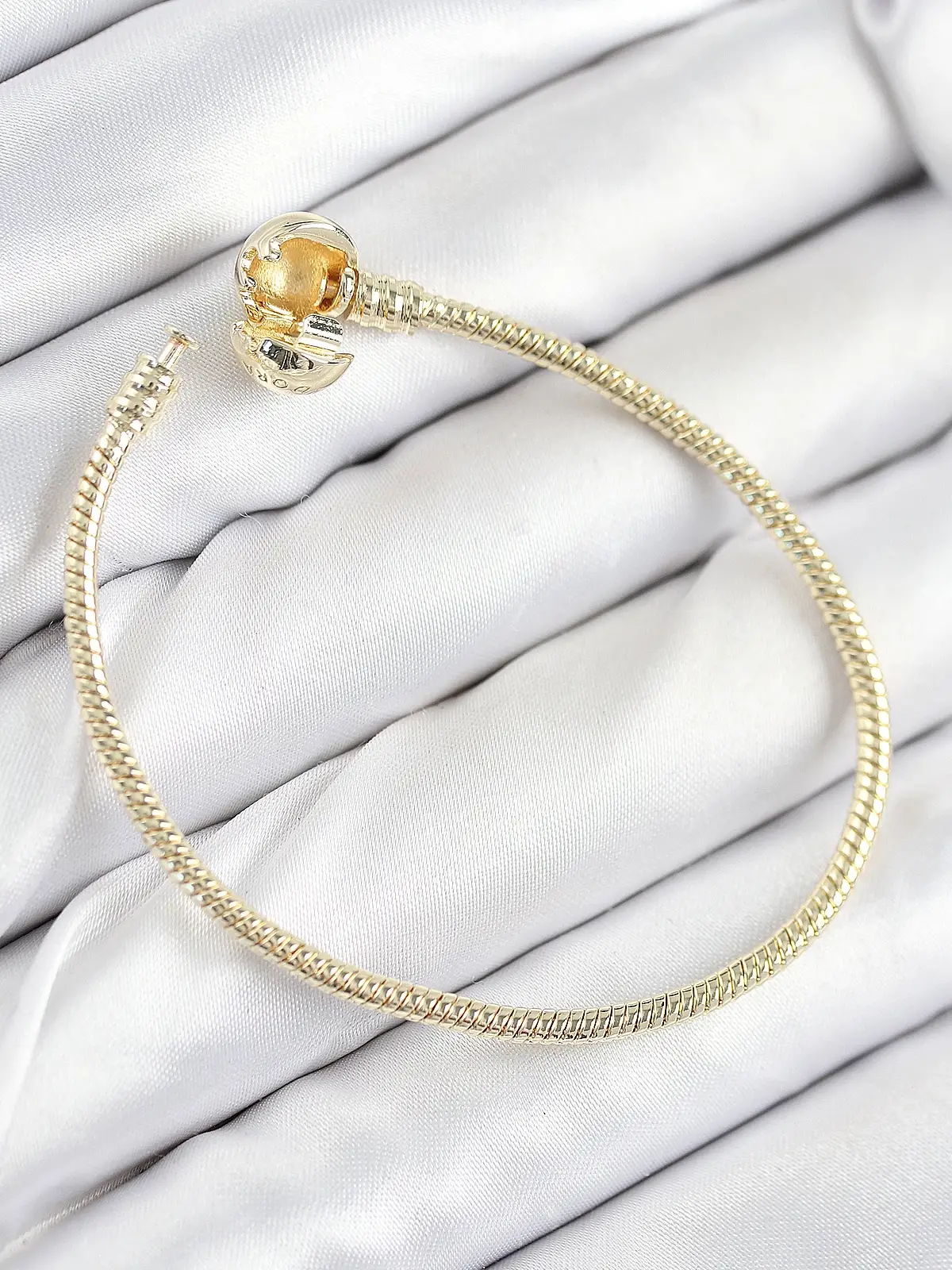 Pirinç Charm Topcuk Model Gold Renk Kadın Bileklik