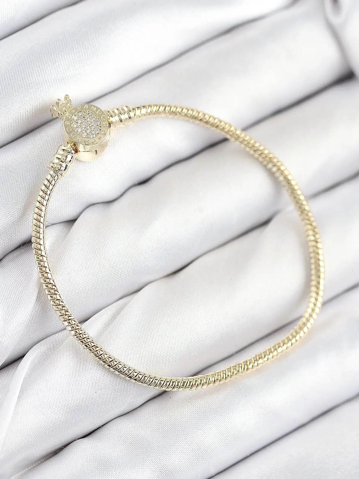 Pirinç Charm Zirkon Taşlı Taç Model Gold Renk Kadın Bileklik