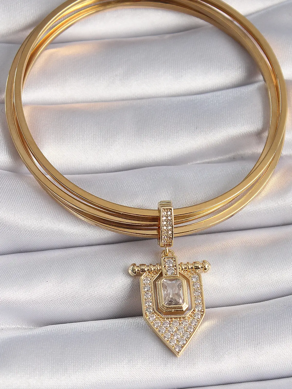 Pirinç Gold Renk Baget Zirkon Taşlı Ajda Charm