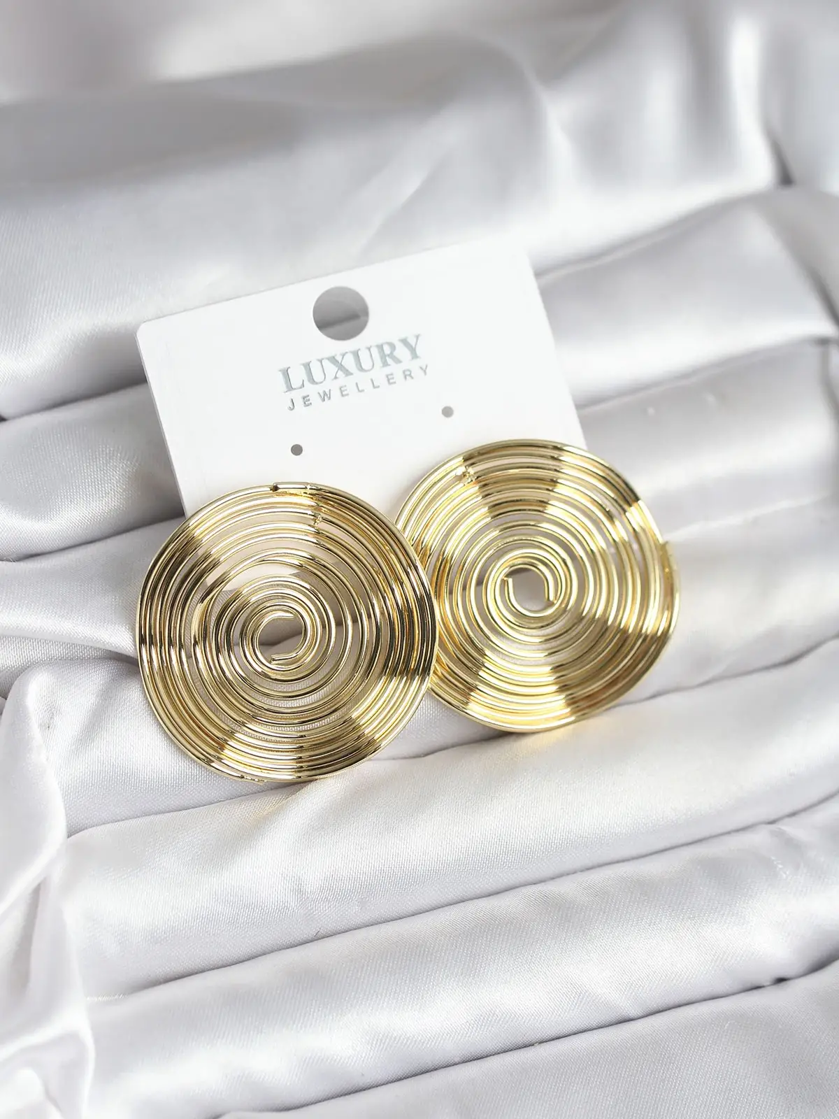 Pirinç Gold Renk Circle Model Kadın Küpe
