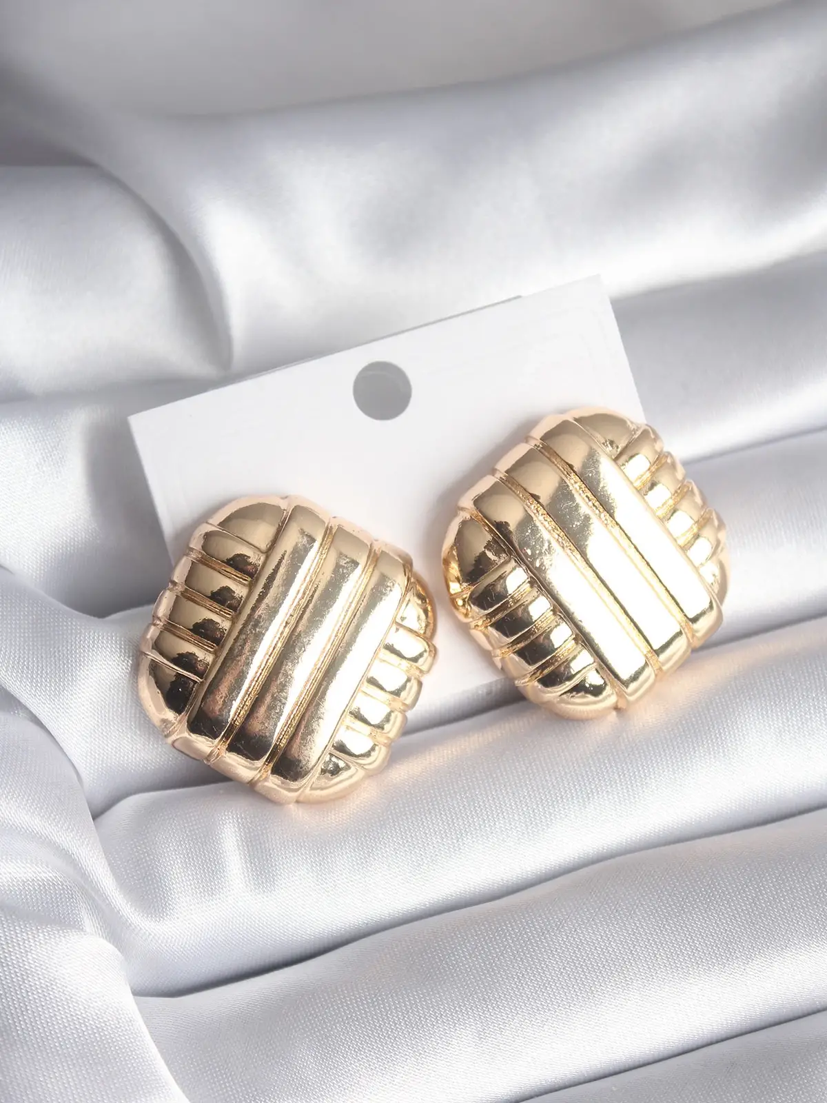 Pirinç Gold Renk İşleme Detay Kadın Küpe