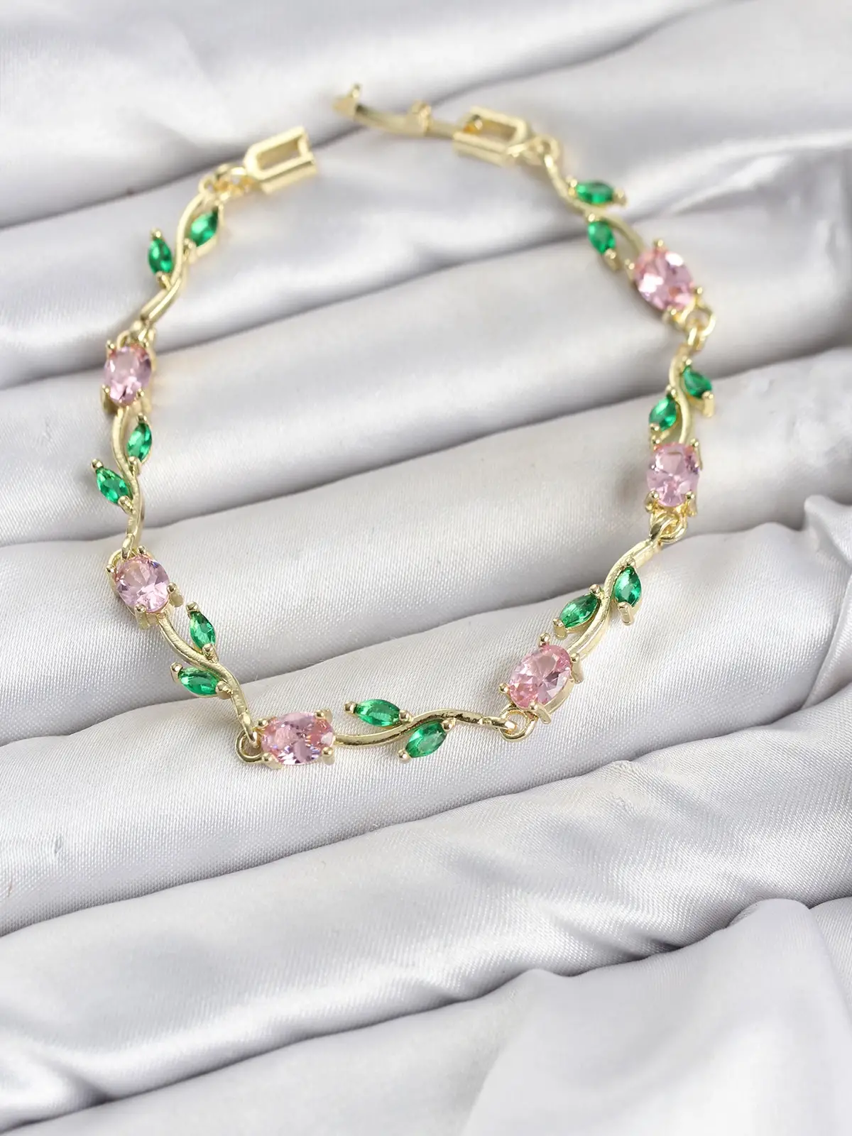 Pirinç Gold Renk Pembe Zirkon Taşlı Çiçek Model Kadın Bileklik