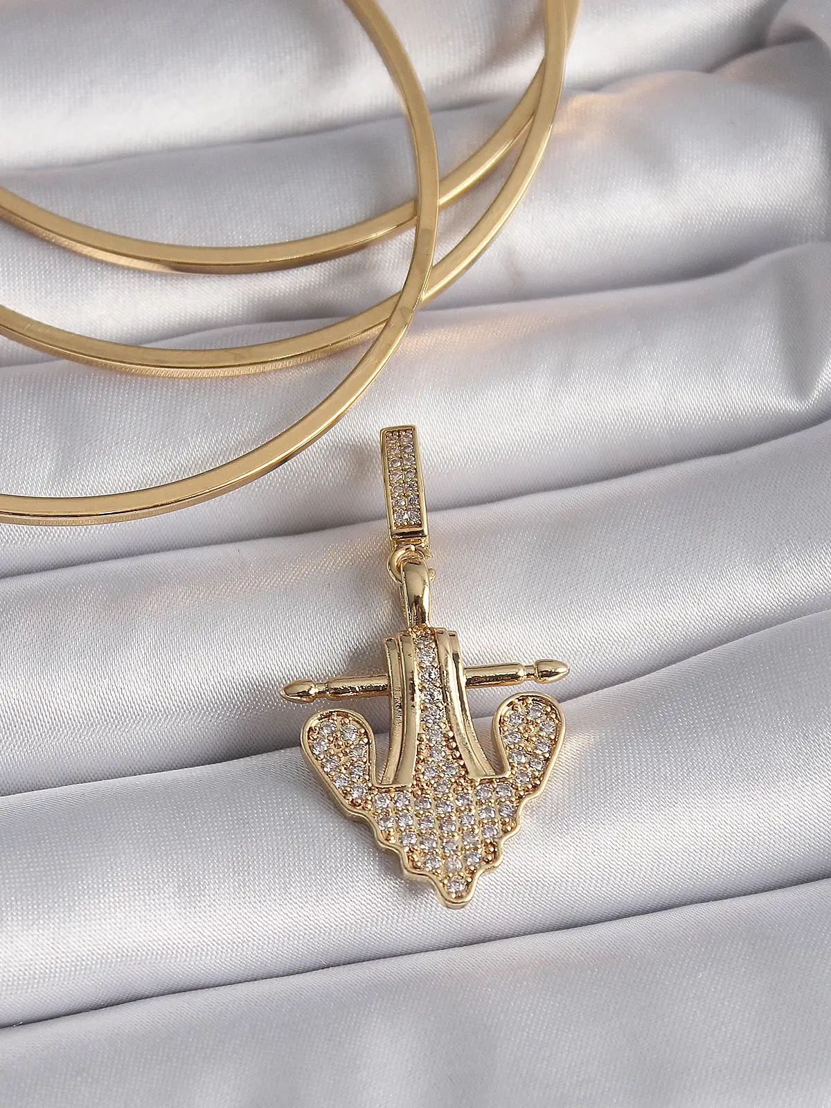 Pirinç Gold Renk Zirkon Taşlı Çapa Model Ajda Charm