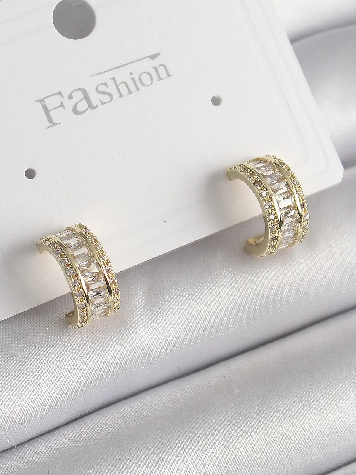 Pirinç Gold Renk Zirkon Taşlı Halka Model Kadın Küpe