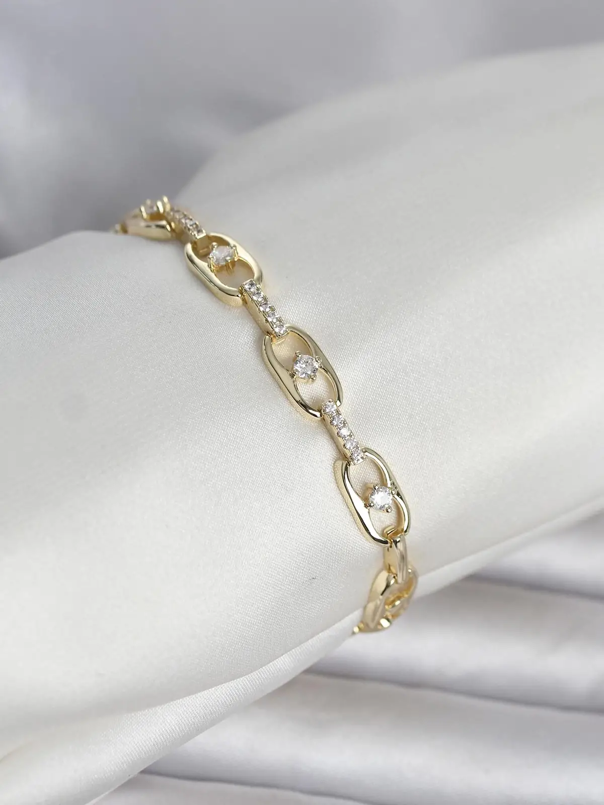 Pirinç Gold Renk Zirkon Taşlı Kadın Bileklik