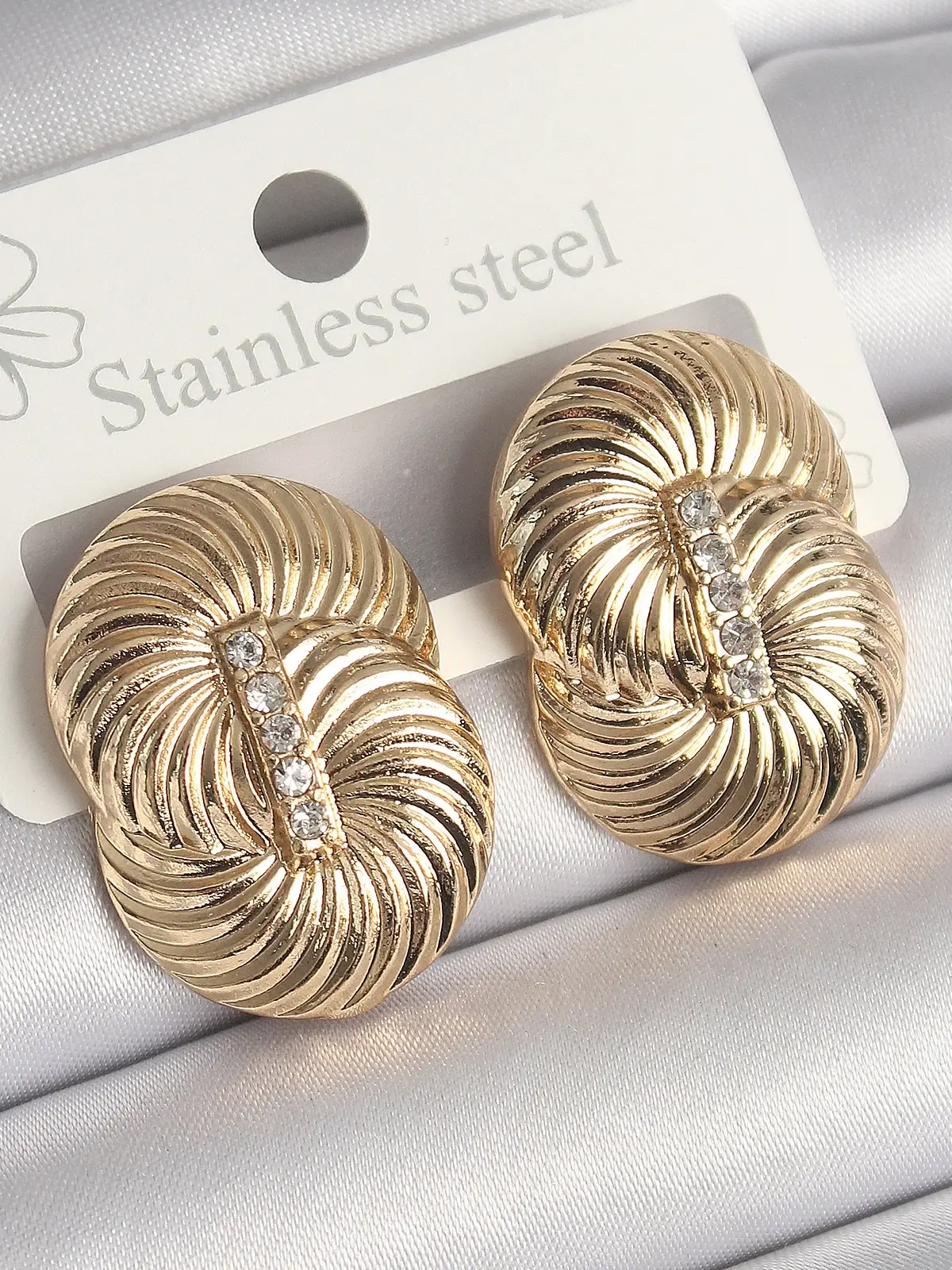 Pirinç Gold Renk Zirkon Taşlı Sarmal Model Kadın Küpe