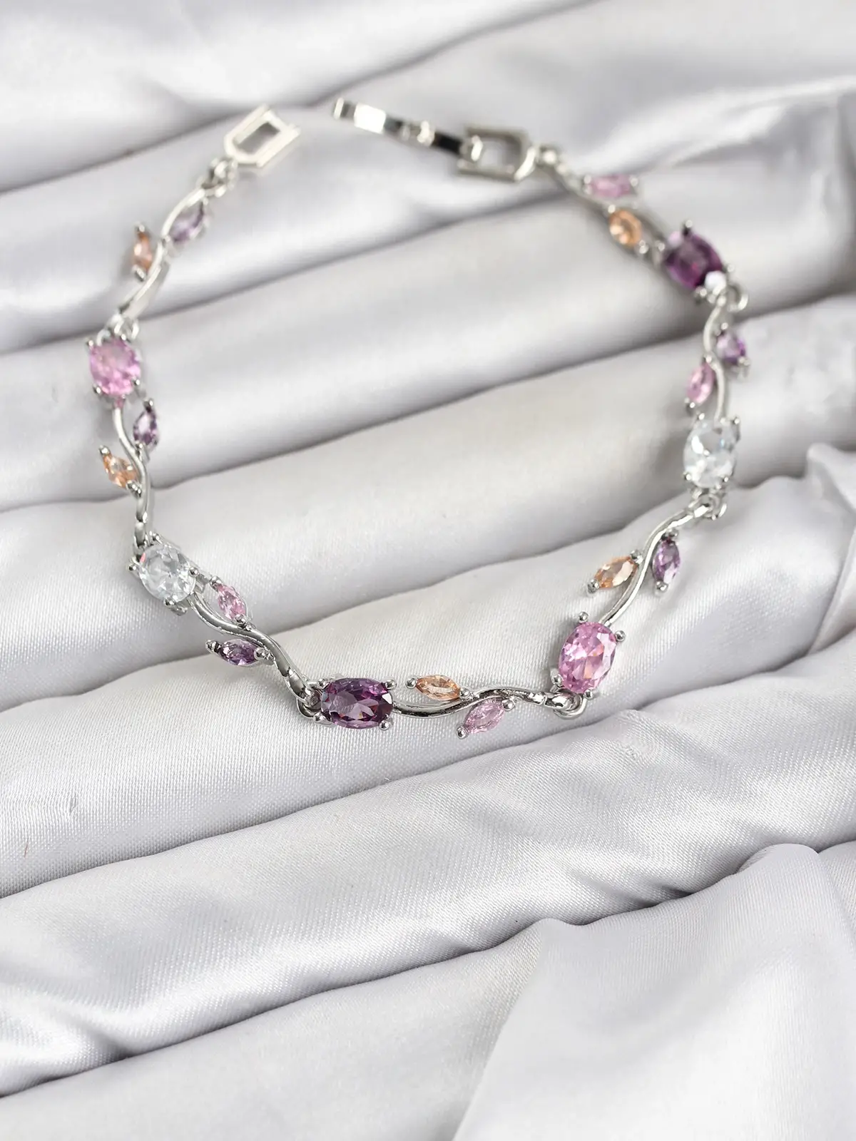 Pirinç Gümüş Renk Pembe ve Mor Zirkon Taşlı Çiçek Model Kadın Bileklik