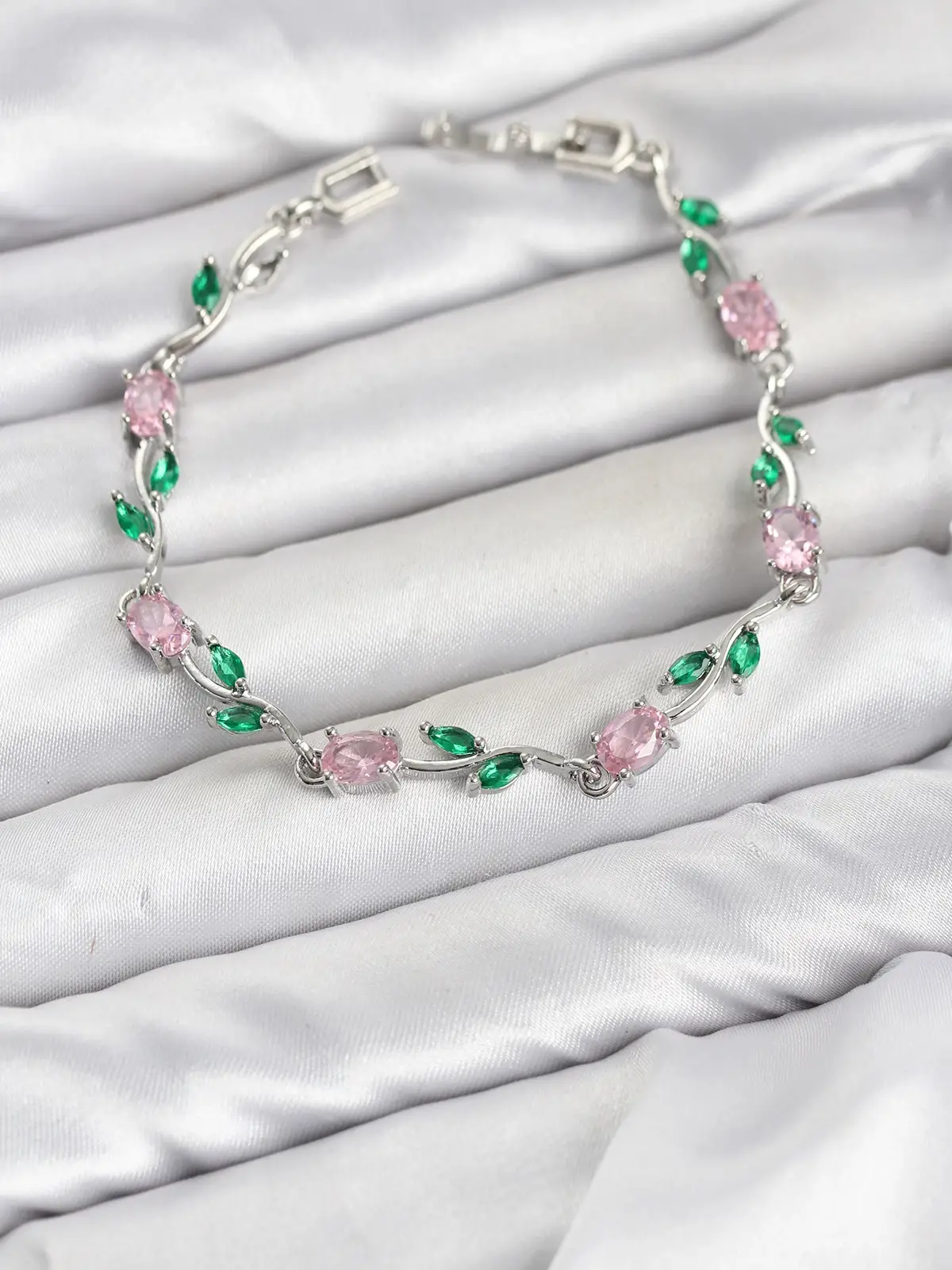 Pirinç Gümüş Renk Pembe Zirkon Taşlı Çiçek Model Kadın Bileklik