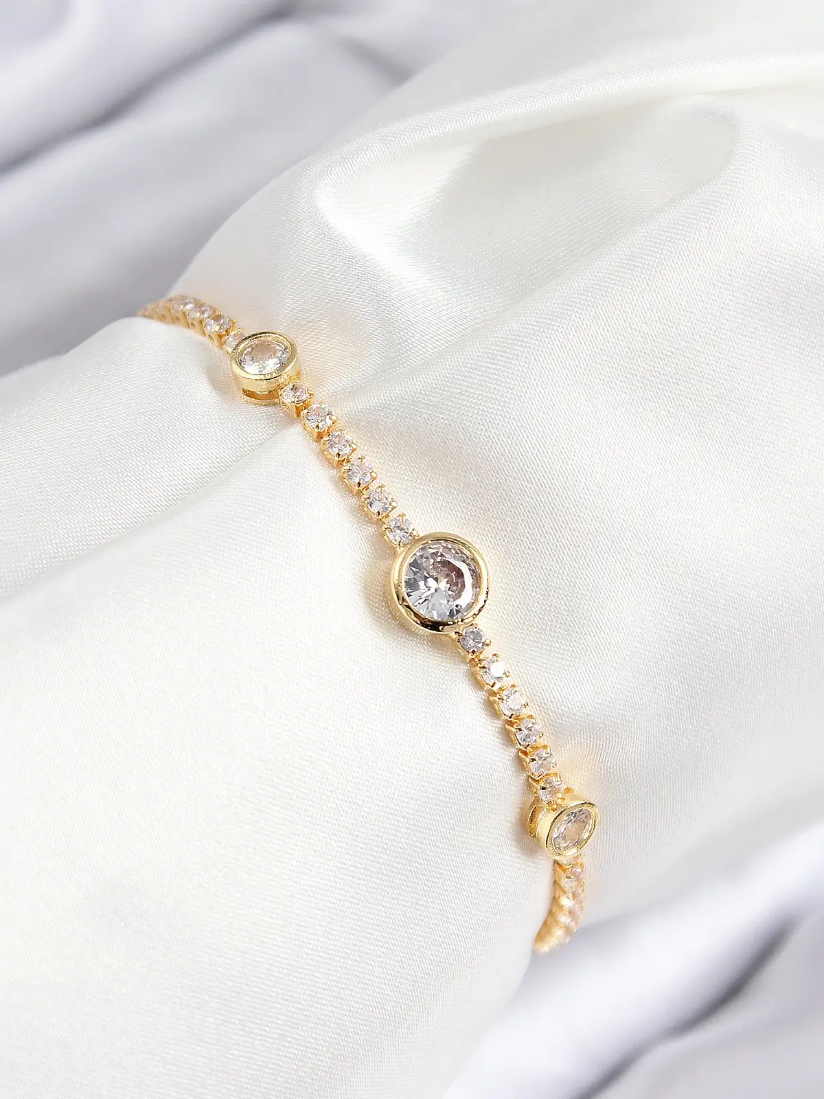 Pirinç Zirkon Taşlı Daire Model Gold Renk Asansörlü Kadın Bileklik