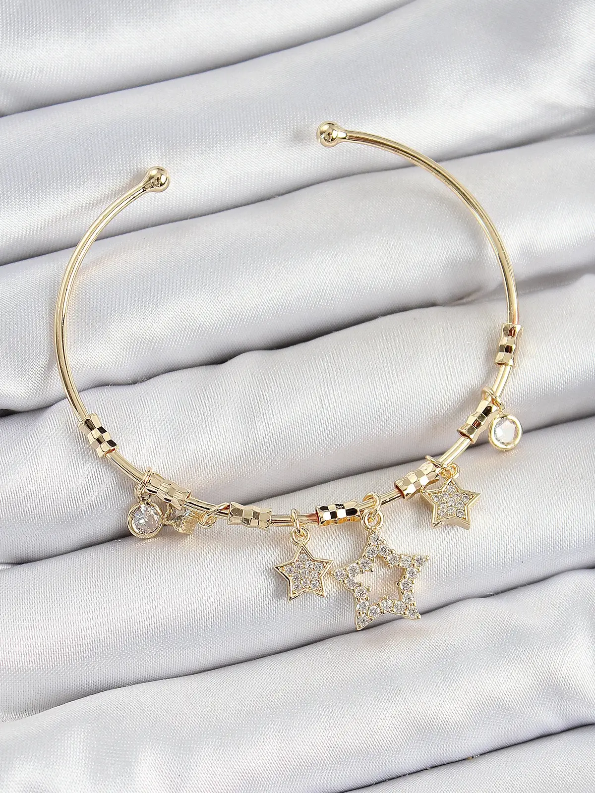 Pirinç Zirkon Taşlı Yıldız Model Gold Renk Charm Bileklik