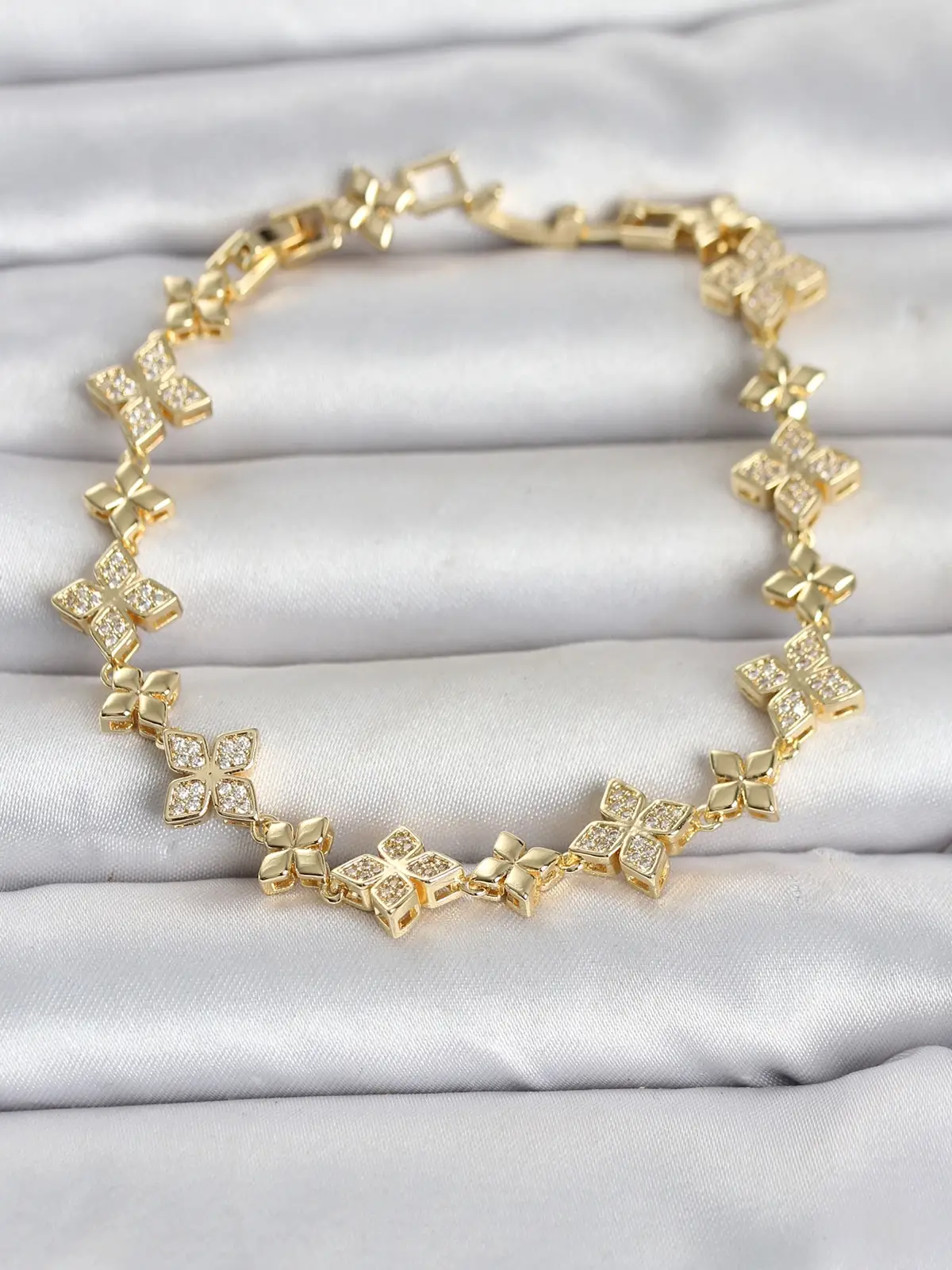 Pirinç Zirkon Taşlı Yonca Model Gold Renk Kadın Bileklik
