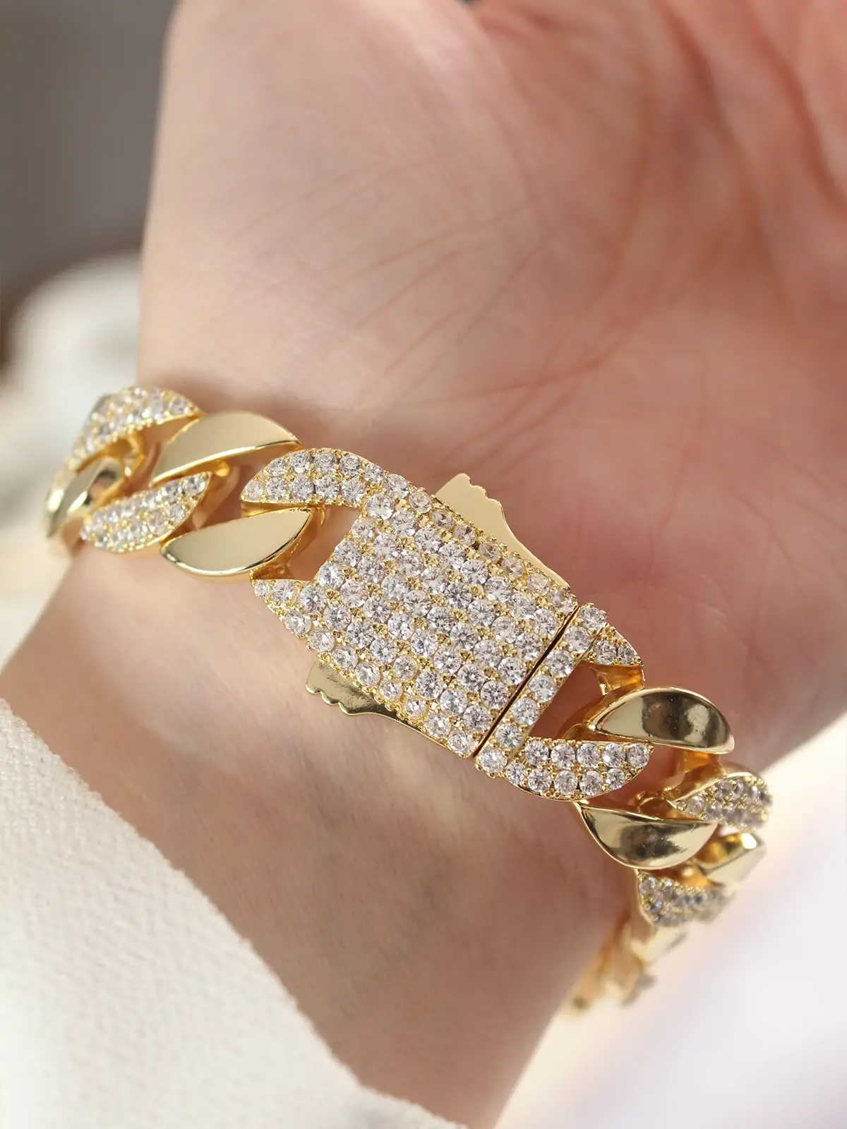 Vip Seri Pirinç Zirkon Taşlı Gold Renk Gurmet Bileklik