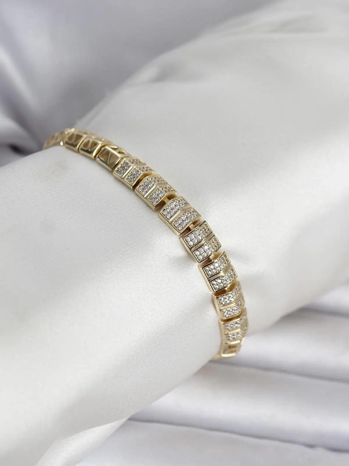 Xuping Zirkon Taşlı Gold Renk Kadın Bileklik