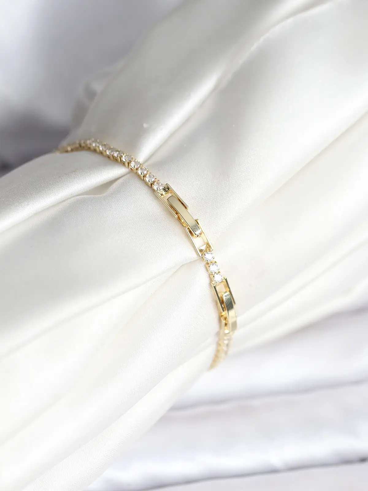 Yılan Model Zirkon Taşlı Gold Renk Pirinç Su Yolu Kadın Bileklik