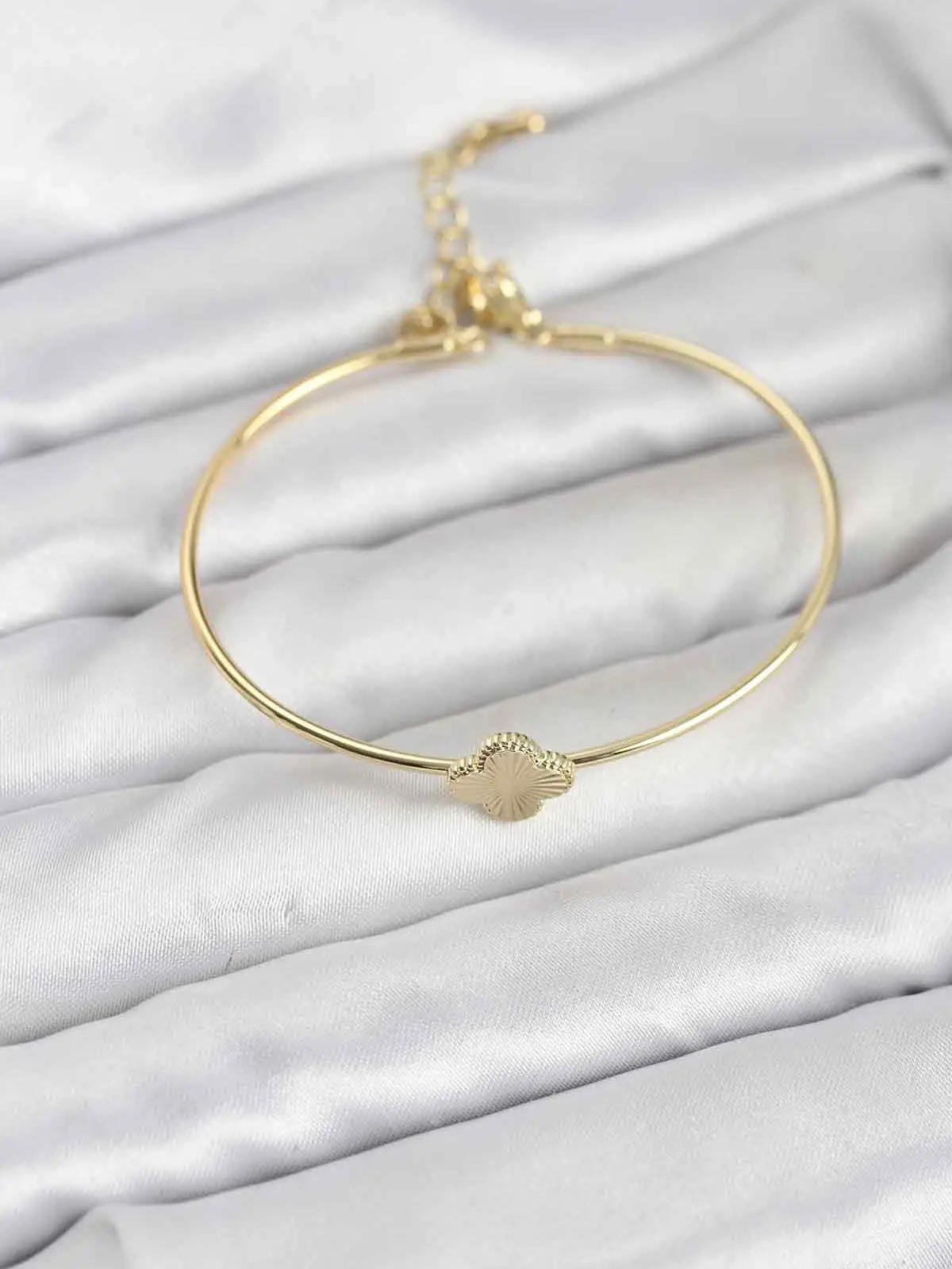 Yonca Model Gold Renk Kadın Bileklik