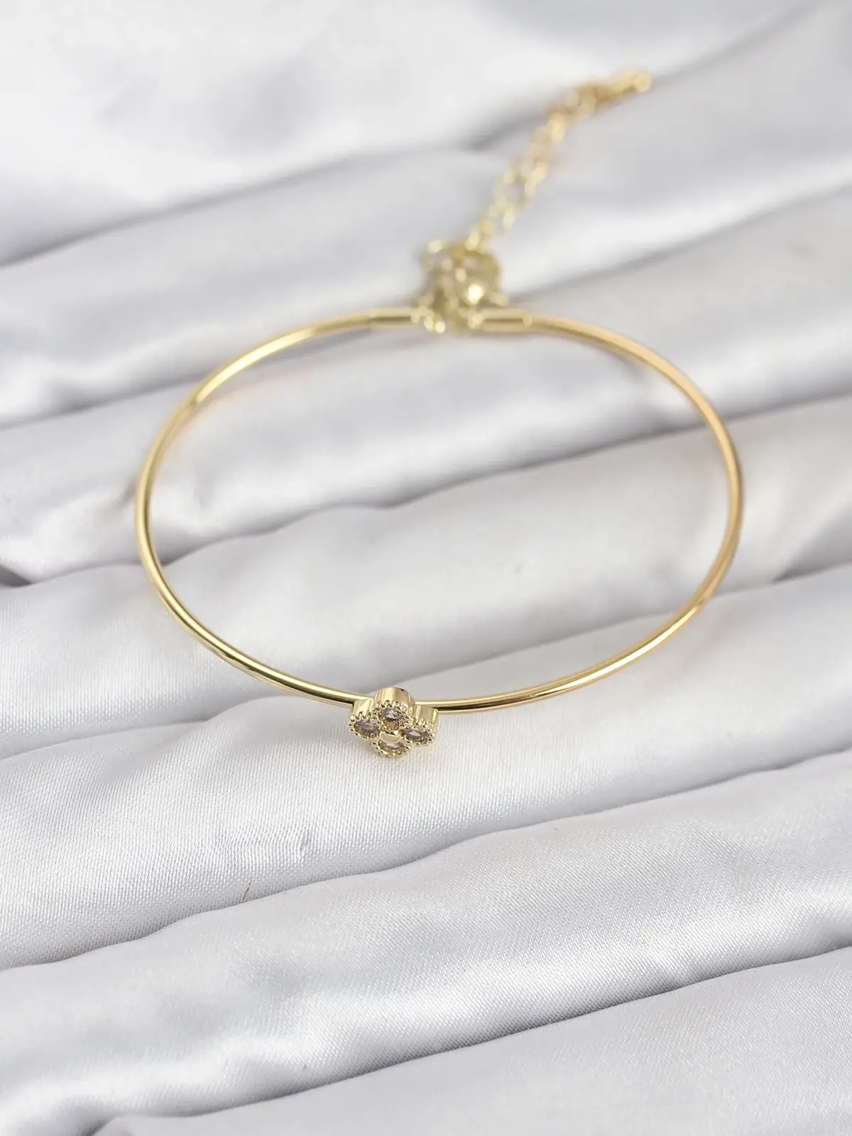 Zirkon Taşlı Yonca Model Gold Renk Kadın Bileklik