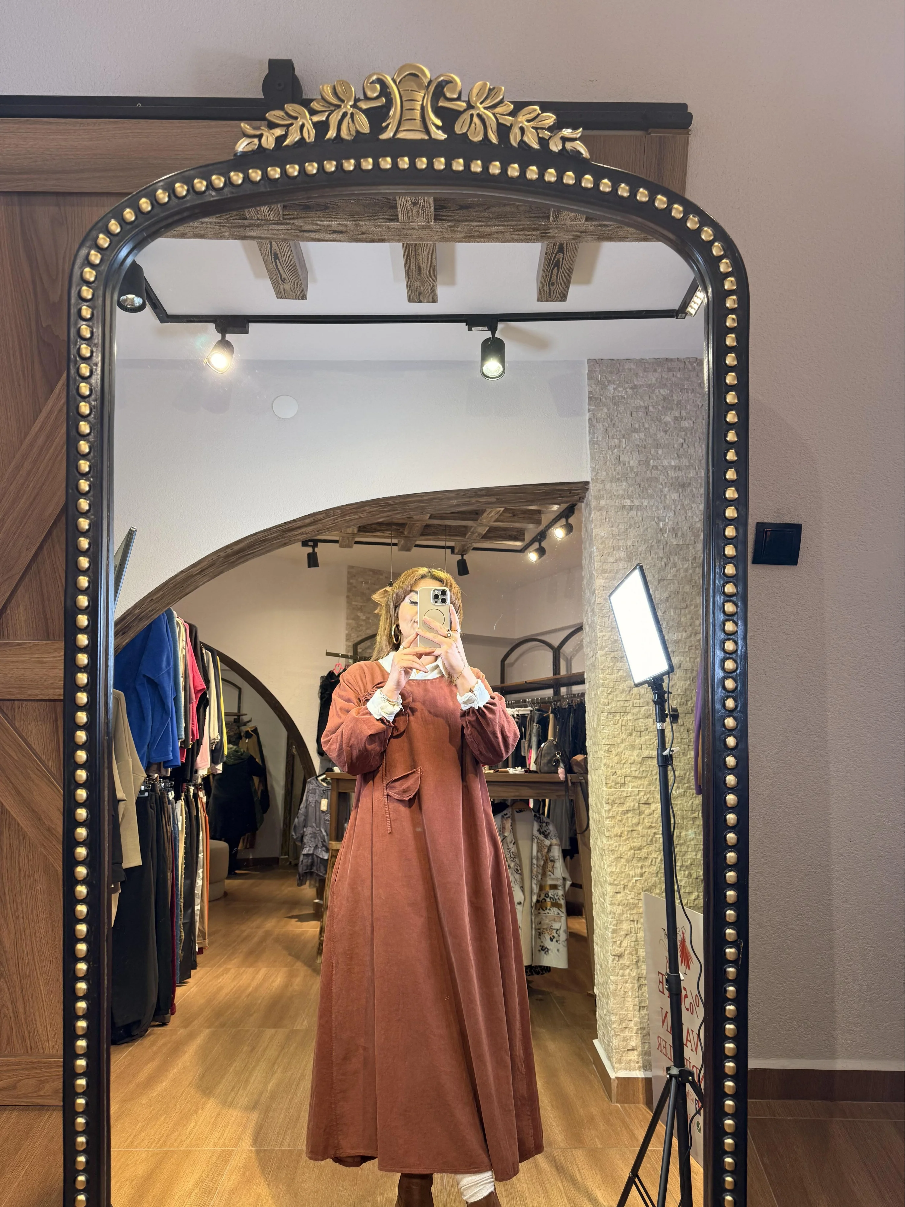 CAMENA GÜL VE CEP DETAYLI KADİFE ELBİSE KİREMİT