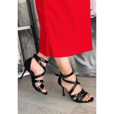 Mariya Siyah Rugan Topuklu Ayakkabı