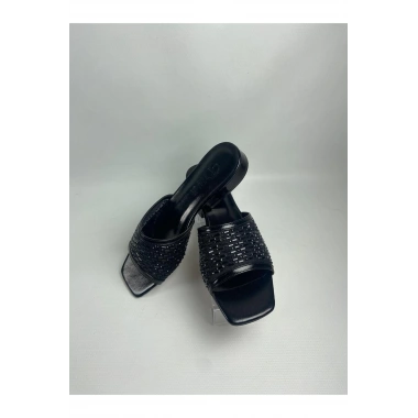 Ortu Siyah Cilt İşlemeli Terlik