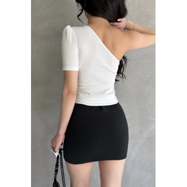 Tek Omuz Zincir Detaylı Crop Bluz