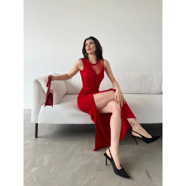 Tül Detaylı Derin Yırtmaçlı Elbise