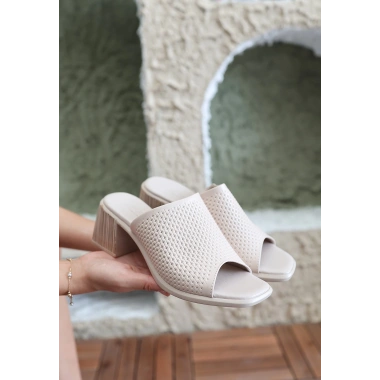 Zanna Bej Cilt Topuklu Terlik