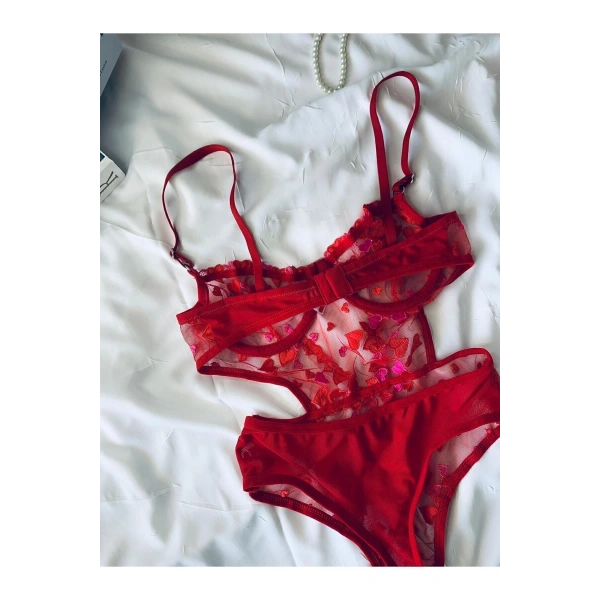 Yılbaşı Hediyesi Kırmızı Kalpli Brode Balenli Kapsız Bodysuit