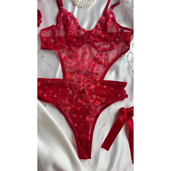Yılbaşı Hediyesi Sevgililer Günü Özel Kırmızı Kalpli Brode Balenli Kapsız Bodysuit