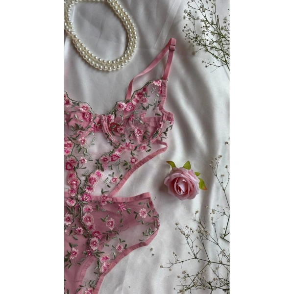 Pembe Çiçekli Brode Balenli Kapsız Bodysuit