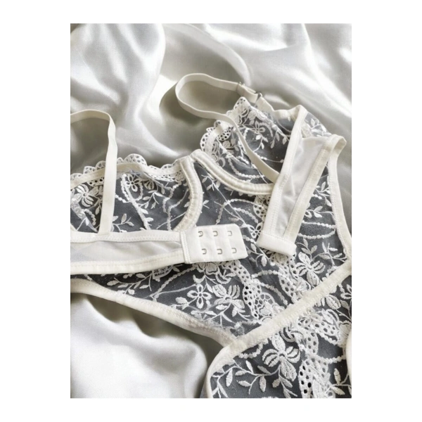 Ekru Çiçekli Brode Balenli Kapsız Bodysuit