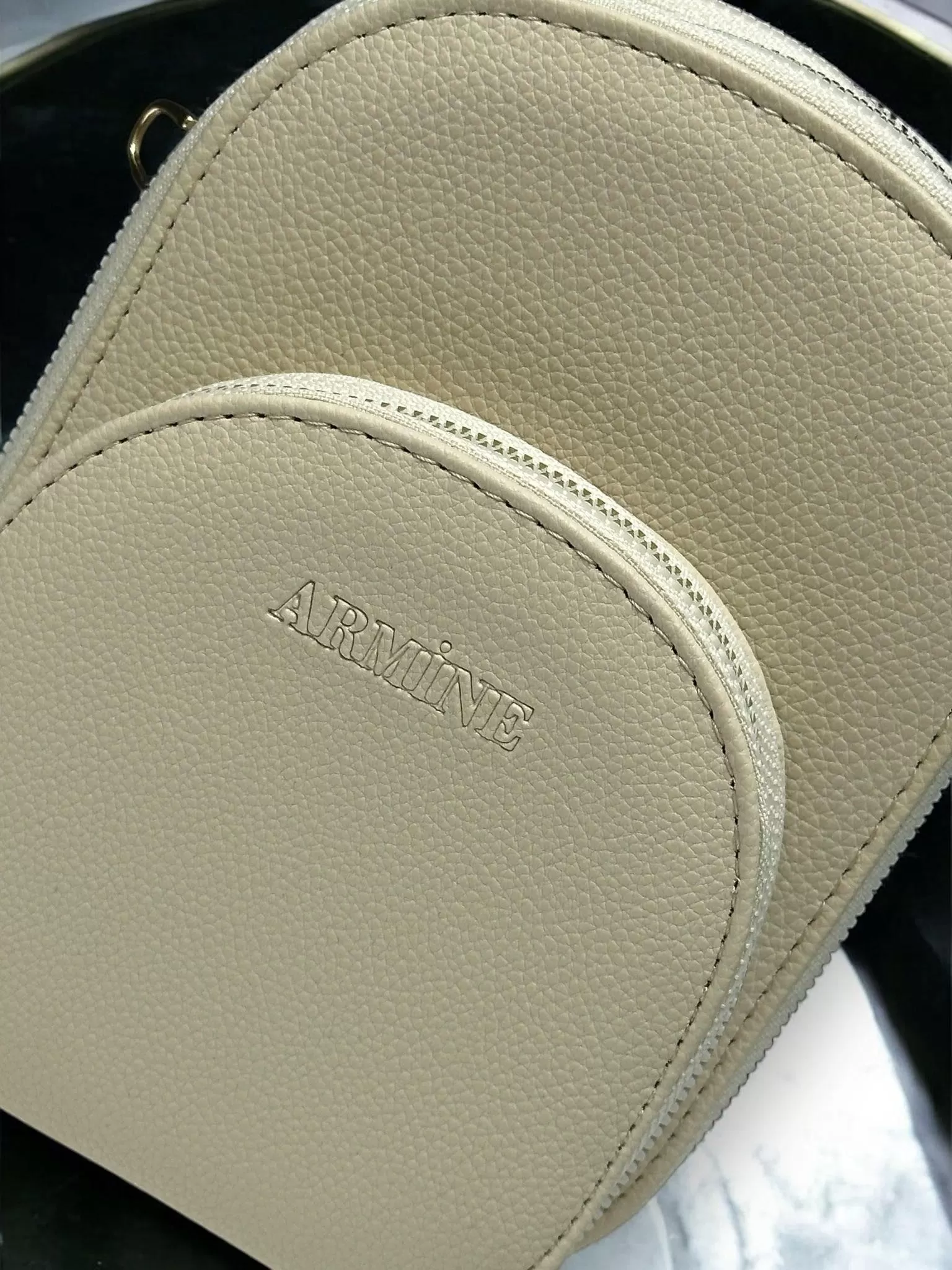 Lee Cooper Çelik Hasır Kordonlu 3 Atm Suya Dayanıklı Kadın Kol Saati VS.BLKT.0247