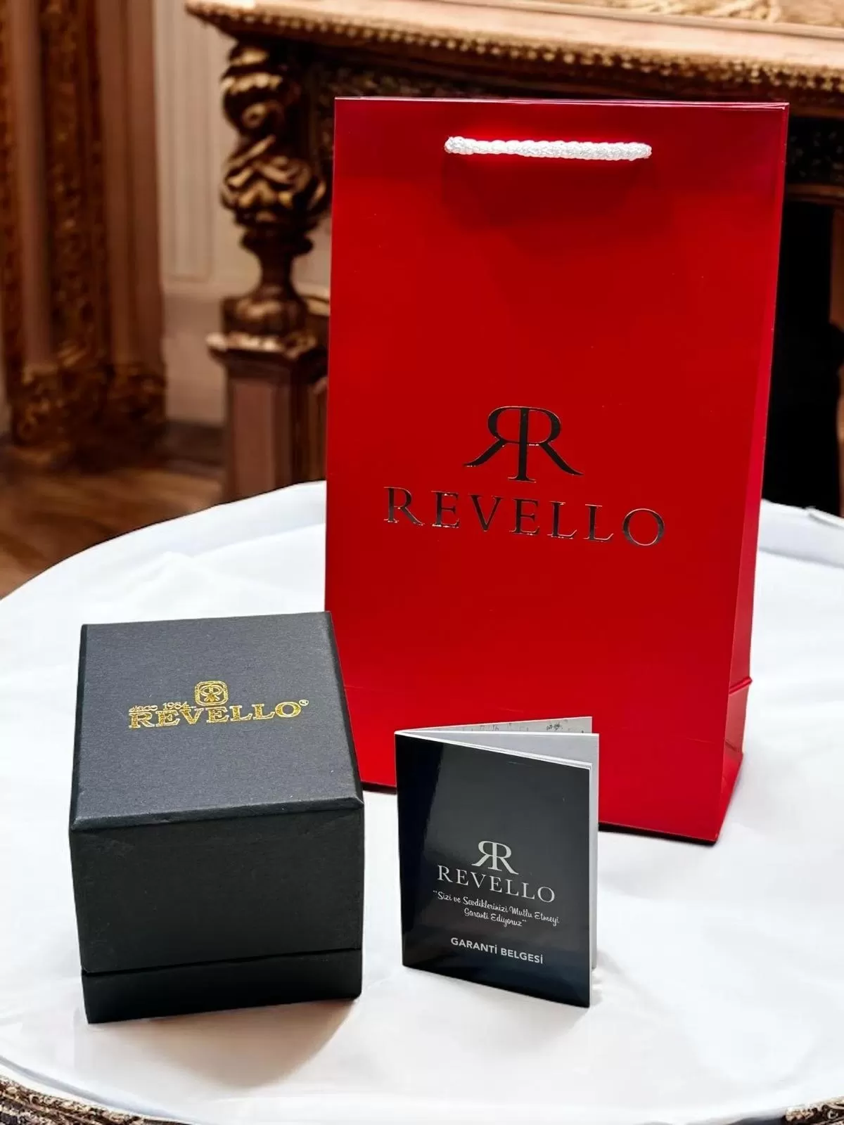 By Revello Grinicci Elite Tasarım 2 Yıl Garantili 5 Atm Suya Dayanıklı Kadın Kol Saati GRC.101.M10