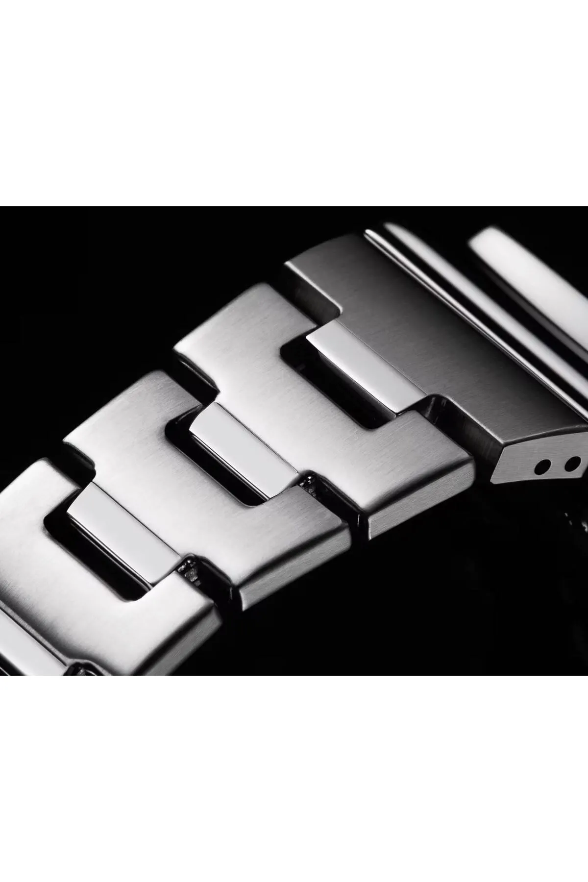 Casio GM-2110D-8ADR Kol Saati