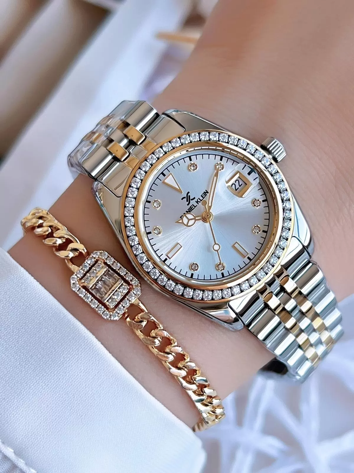 Daniel Klein Retro Mini Kasa Takvimli Seri 2Yıl Garantili 3Atm Dayanıklı Kadın Kol Saati BDK.13715.3