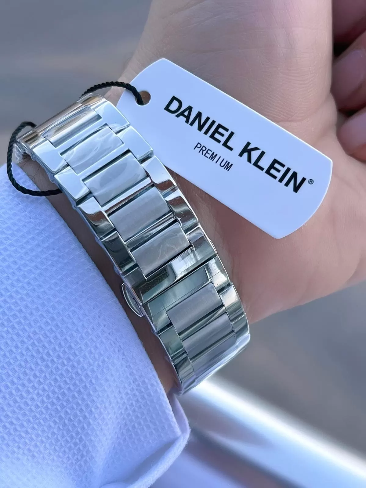 Daniel Klein Çelik Kordonlu Takvimli Kadran 3 Atm Suya Dayanıklı Erkek Kol Saati E.14060.5