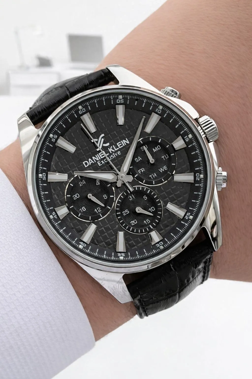 Daniel Klein Deri Kordon İç Kadran Fonksiyonları Aktif 3 Atm Suya Dayanıklı Erkek Kol Saati E14239-2